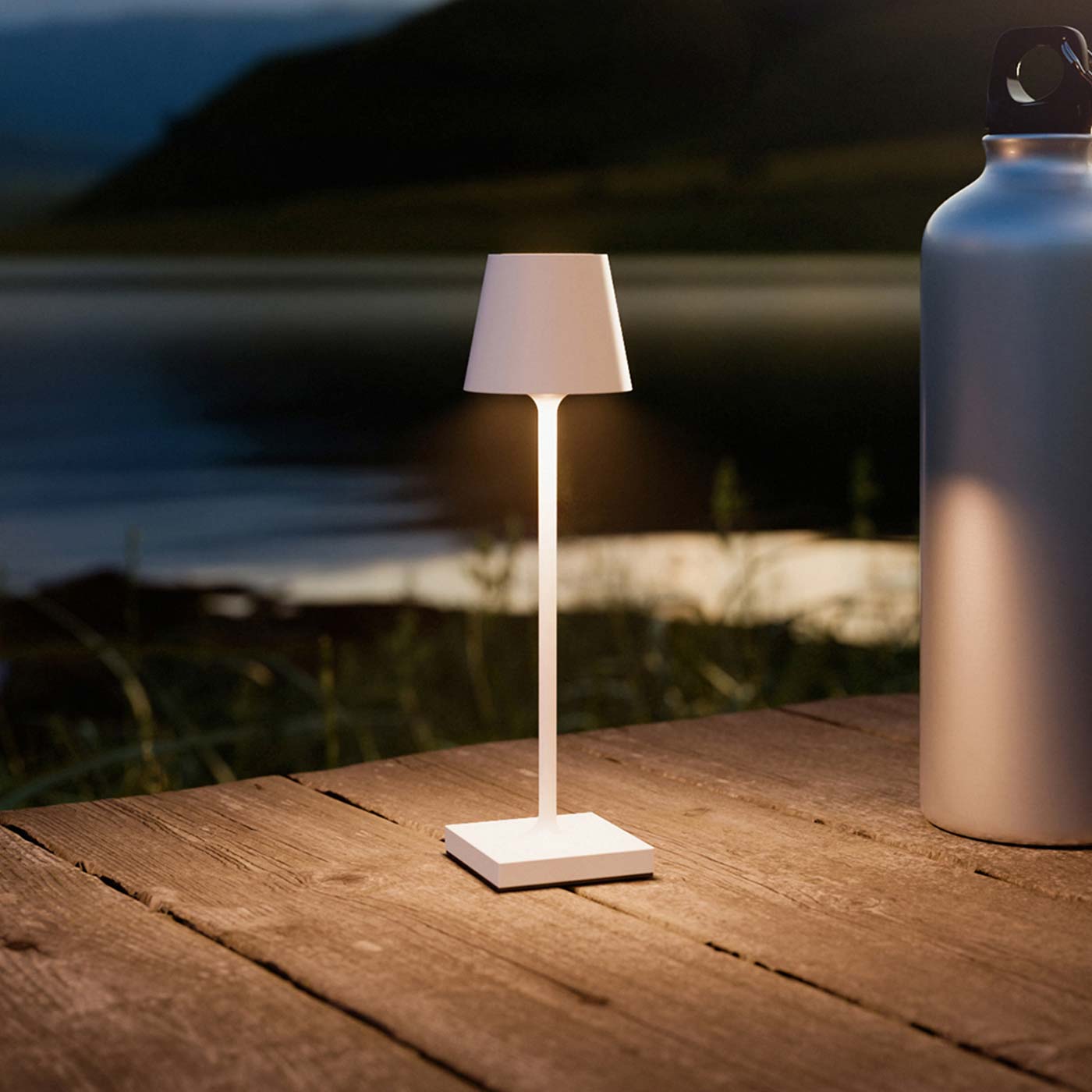 Sigor Nuindie pocket, lampe sans fil, rechargeable en blanc au camping