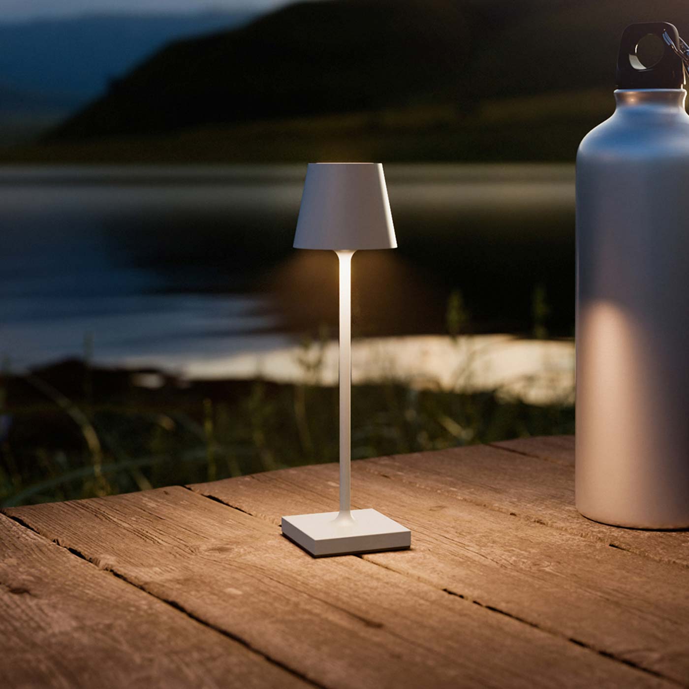 Sigor Nuindie pocket, lampe sans fil, rechargeable en gris au camping