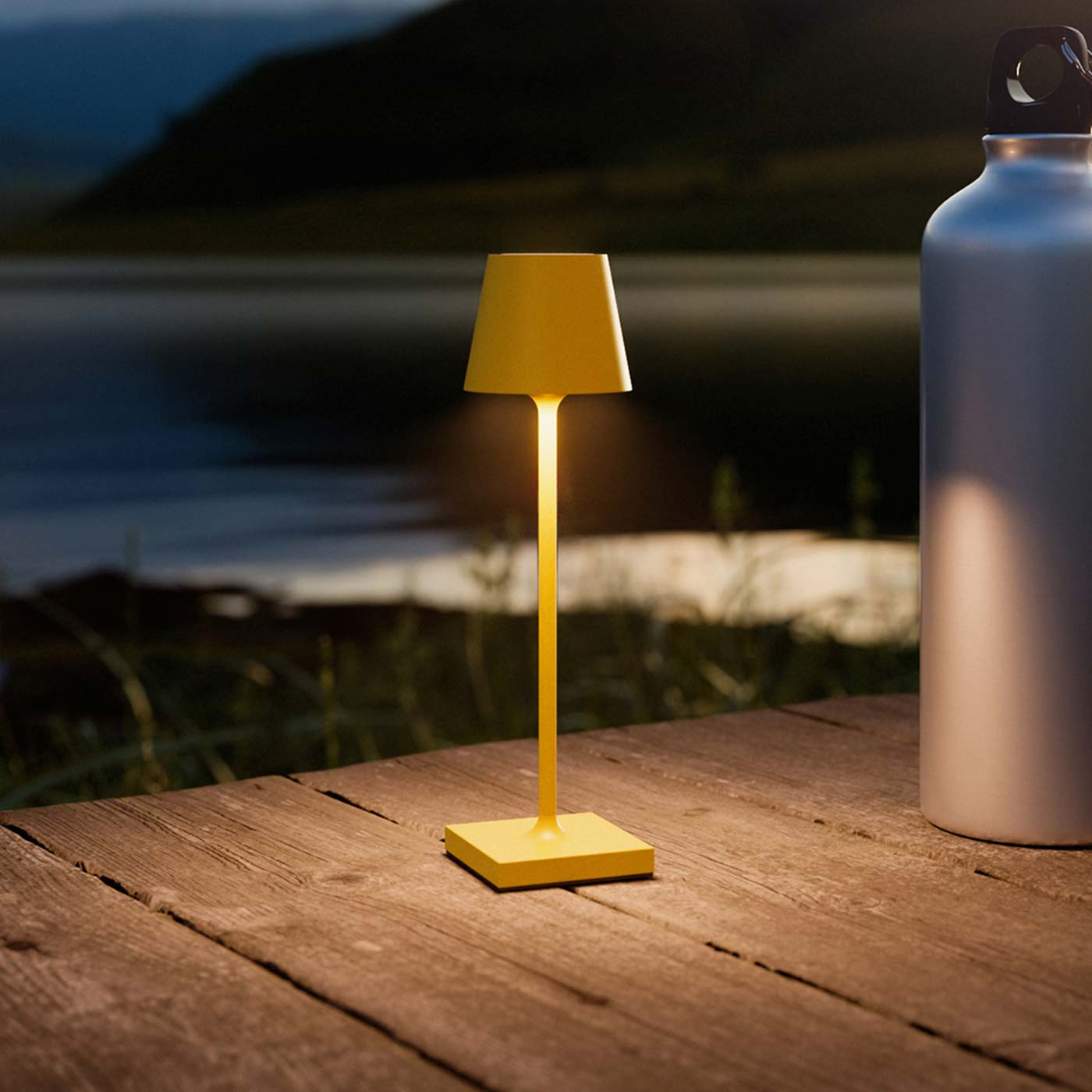 Sigor Nuindie pocket, lampe sans fil, rechargeable en jaune au camping