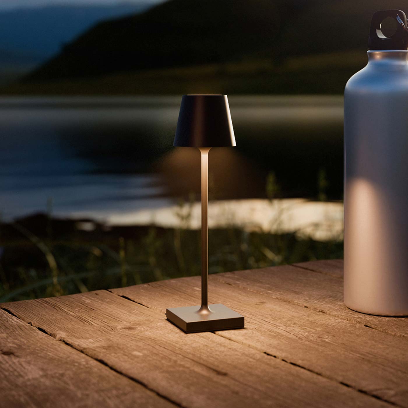 Sigor Nuindie pocket, lampe sans fil, rechargeable en noir au camping