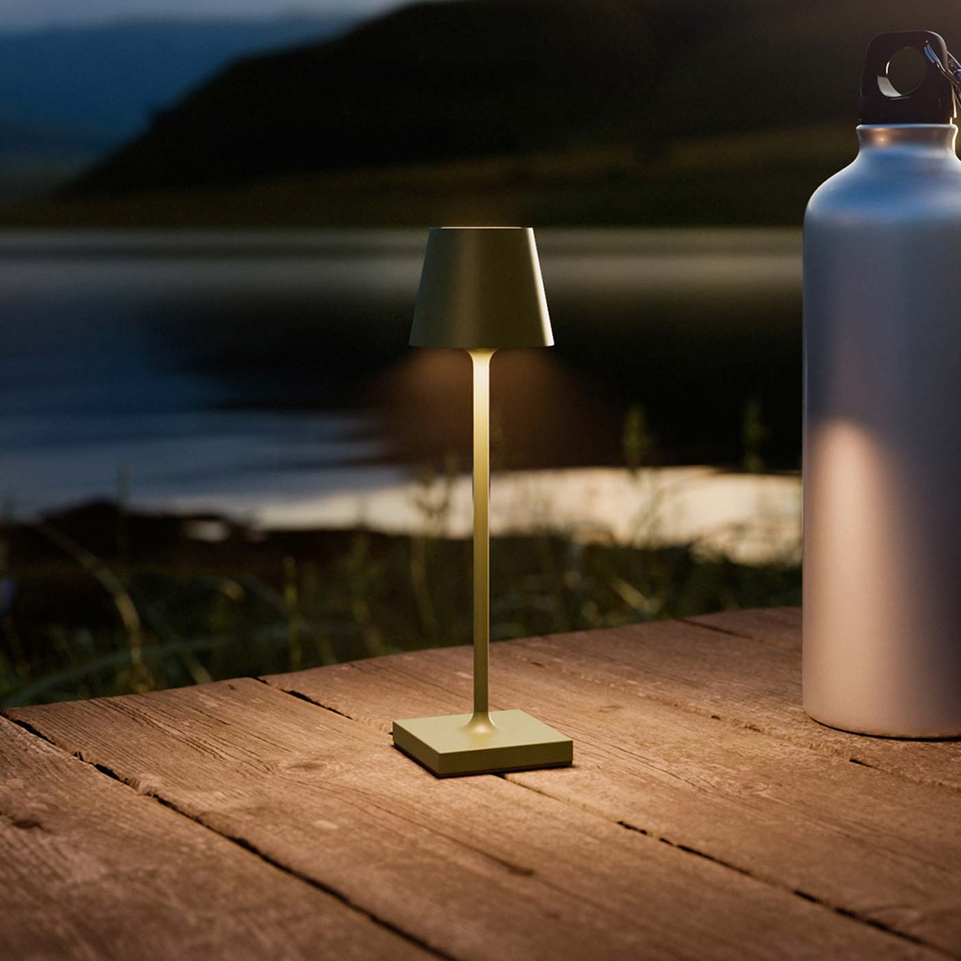 Sigor Nuindie pocket, lampe sans fil, rechargeable en vert sapin au camping