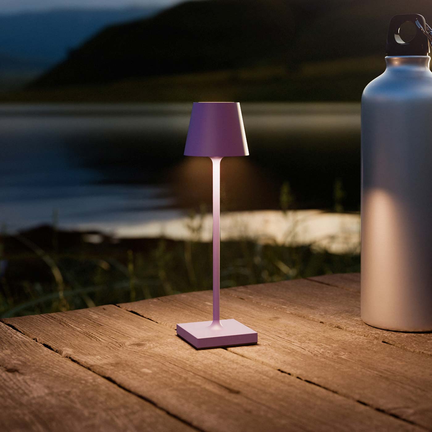 Sigor Nuindie pocket, lampe sans fil, rechargeable en violet au camping