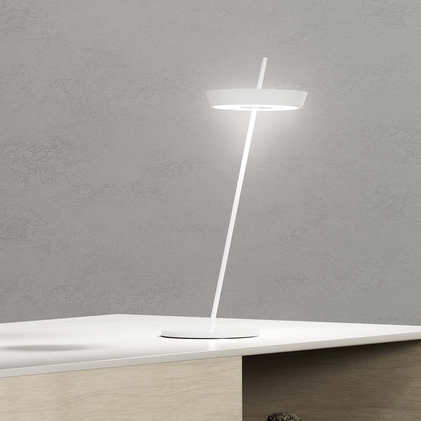 Sigor Mahina lampe de table, sans fil, rechargeable en blanc sur la table