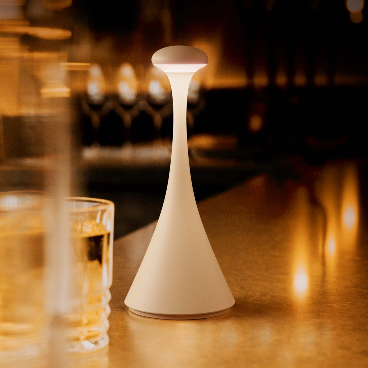 Nudrop mini lampe, sans fil, rechargeable beige au bar