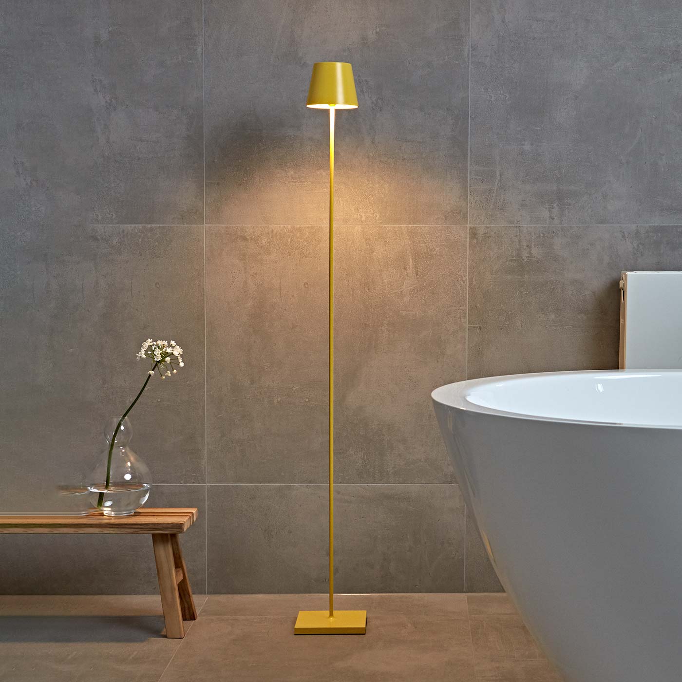 Sigor Nuindie lampadaire rechargeable, sans fil en jaune au salle de bain