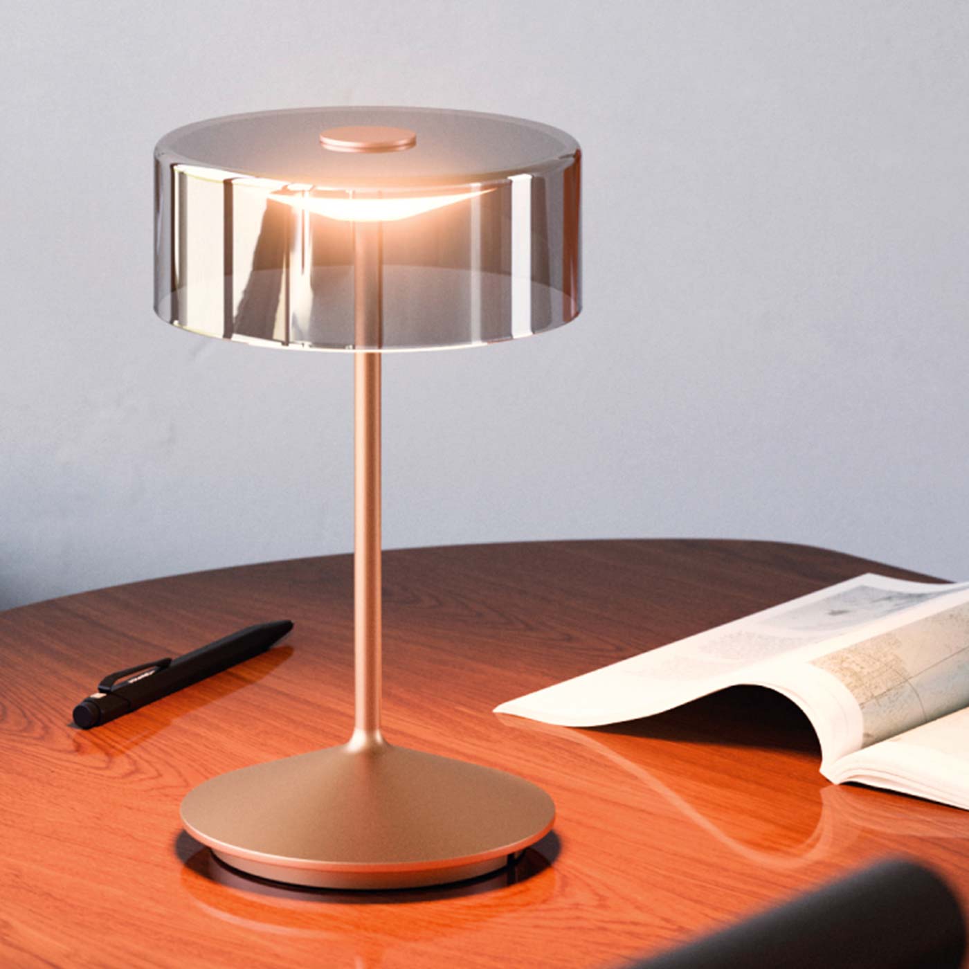 Sigor Numotion lampe de table, abat-jour en verre en bronze sur la table