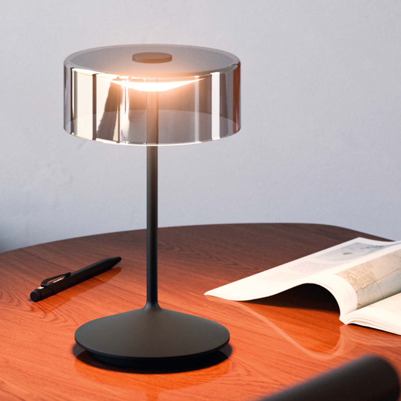 Sigor Numotion lampe de table, abat-jour en verre en noir sur la table