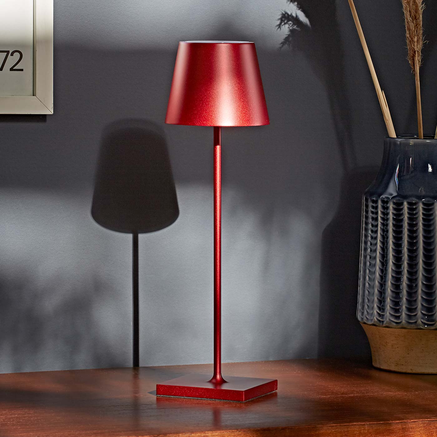 Sigor Nuindie lampe, sans fil, rechargeable en rouge au commode