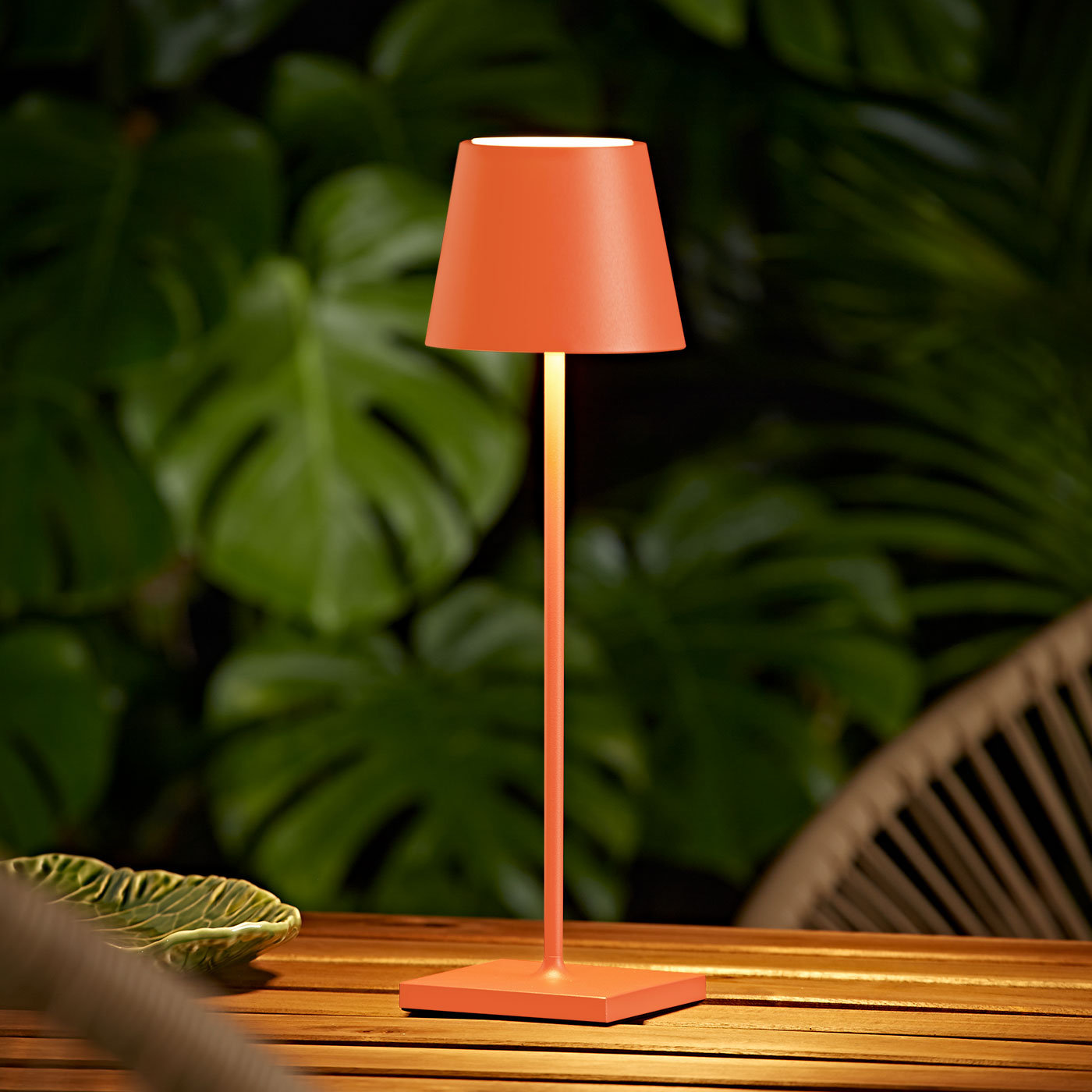 Sigor Nuindie lampe, sans fil, rechargeable en orange au jardin