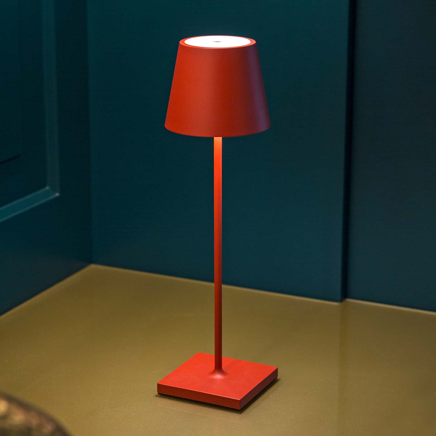 Sigor Nuindie lampe, sans fil, rechargeable en rouge au etagere